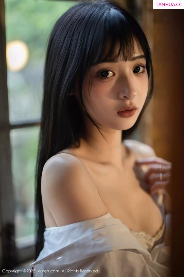   [XiuRen]高清写真图 2025.04.29 No.10215 茂木希子 性感红裙第43张图片